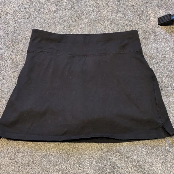 Pact Women's Black Skort Size Medium - Picture 3 of 7